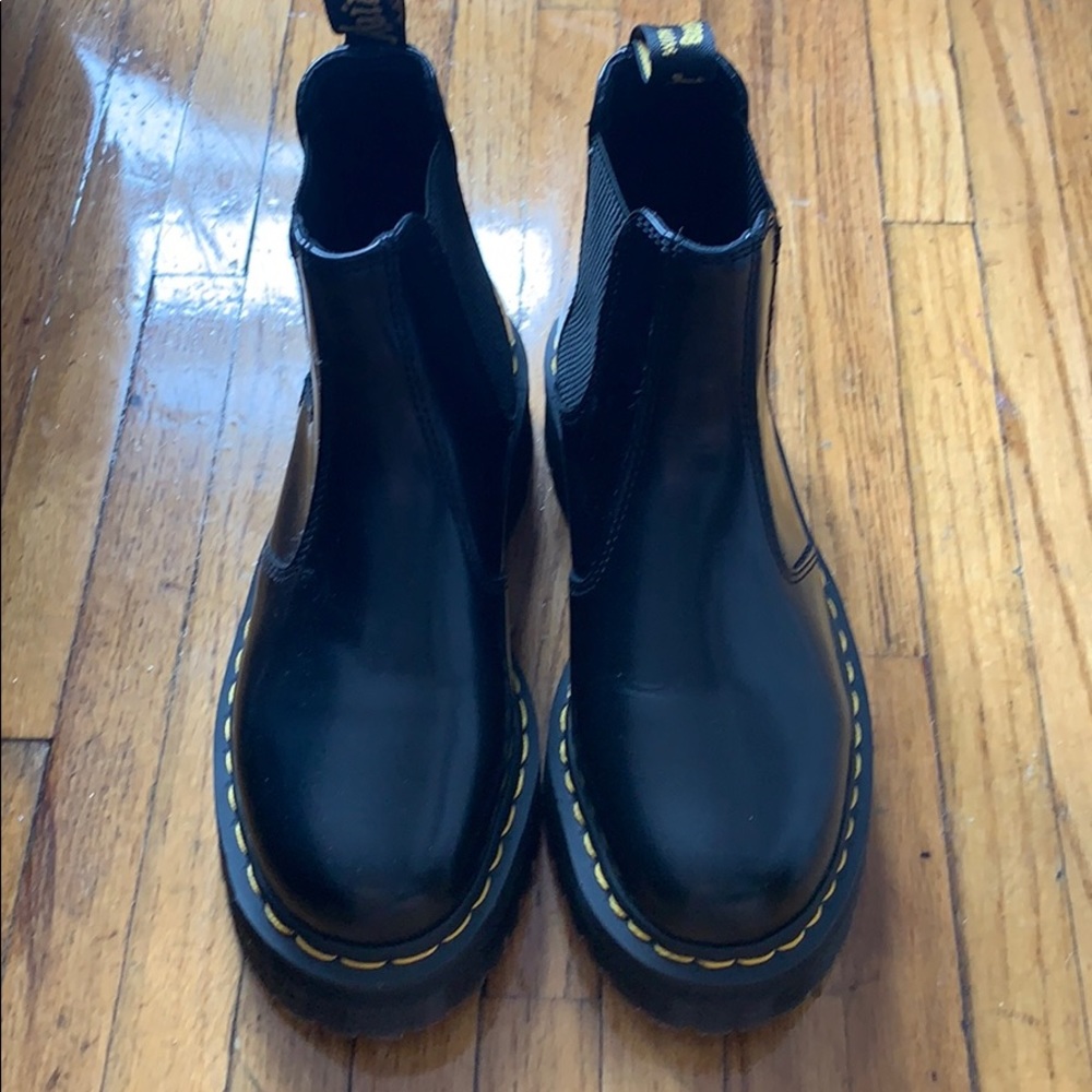 DR. MARTENS PLATFORM BOOT